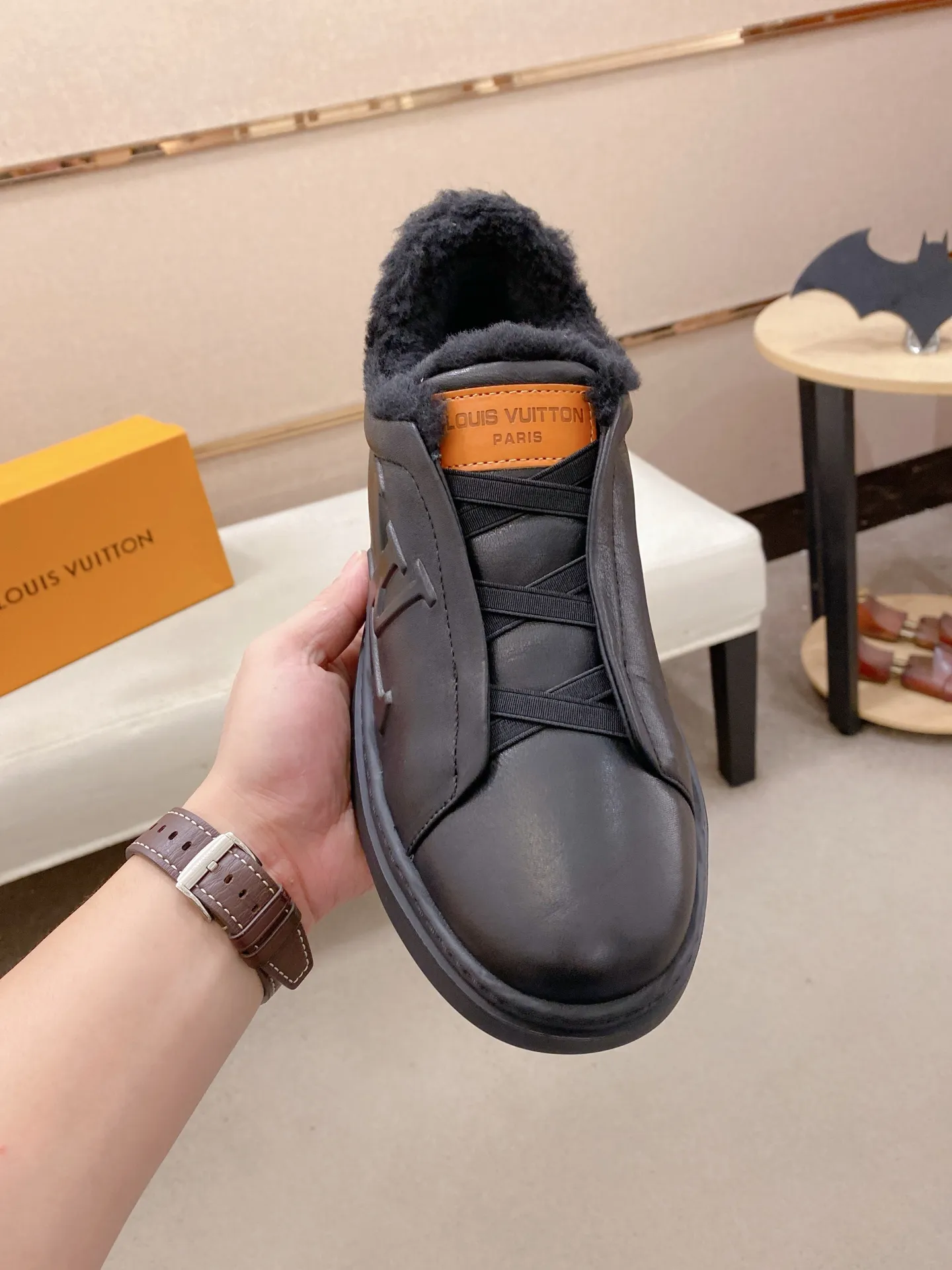Factory price: 480💰🎉🎉LV~Louis Vuitton trendy men's shoes, new shipments, latest matching, same style as the official website, super high quality, best-selling season [strong][strong][strong] Selected first-layer cowhide, comfortable wool lining, original last, comfortable on the feet, wear-resistant rubber outsole, size: 38-44.